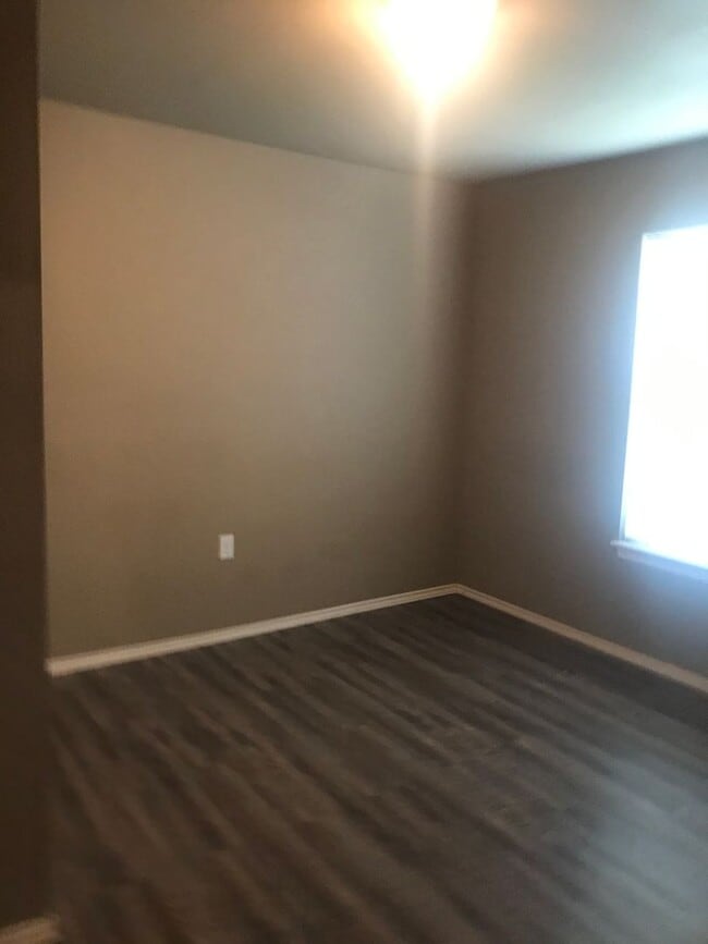 Building Photo - 526 46th St