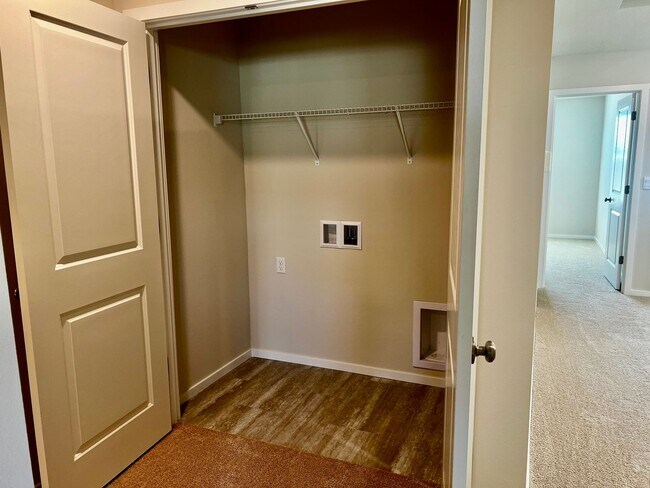Building Photo - FREE RENT New Beauty! Location, location!!...