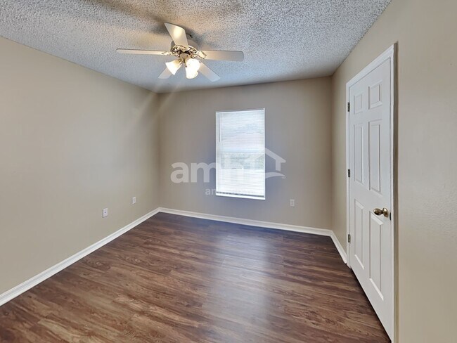 Building Photo - 813 Grand Regal Pt