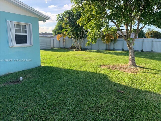 Building Photo - 14300 SW 105th Ave