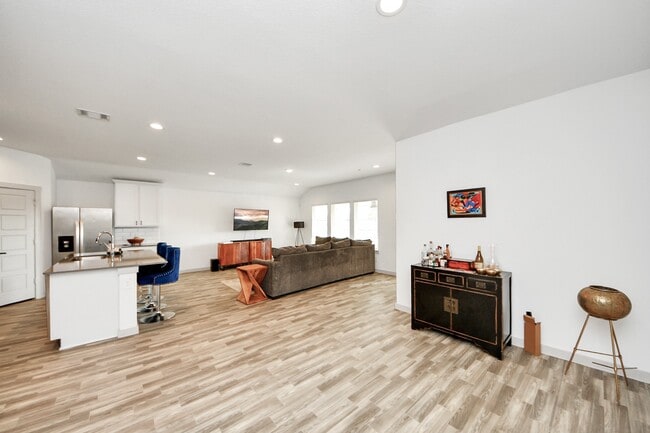 Building Photo - 202 Serena Pk Ln