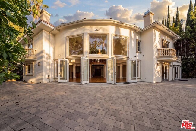 Building Photo - 1109 Pine Dr