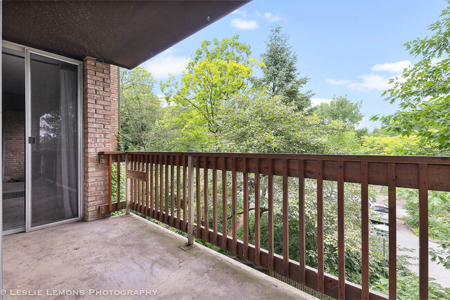 Building Photo - 5700 Hillcrest Ln
