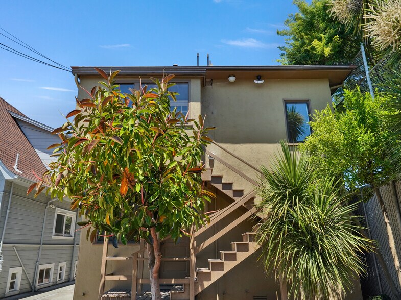 Building Photo - 1075 43rd St