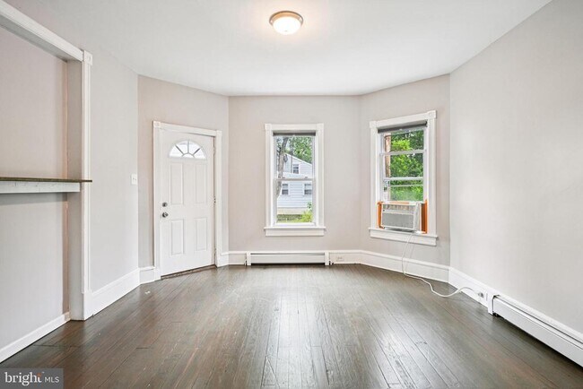 Building Photo - 134 S Main St