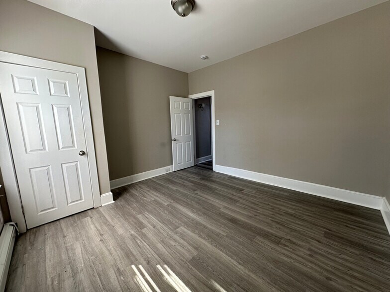 Building Photo - 252 Parkway Ave