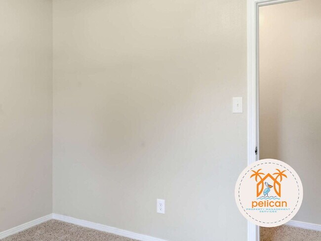 Building Photo - "Charming 3-Bedroom Retreat on Deedra Avenue - Spacious Living at 1325 Sq Ft in Pensacola!"