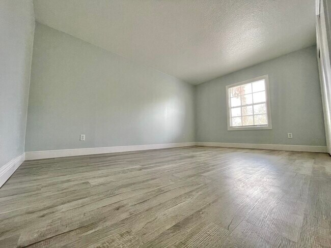 Building Photo - 4730 Coquina Key Dr SE