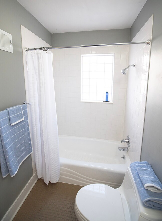 Building Photo - 315 N 5th St