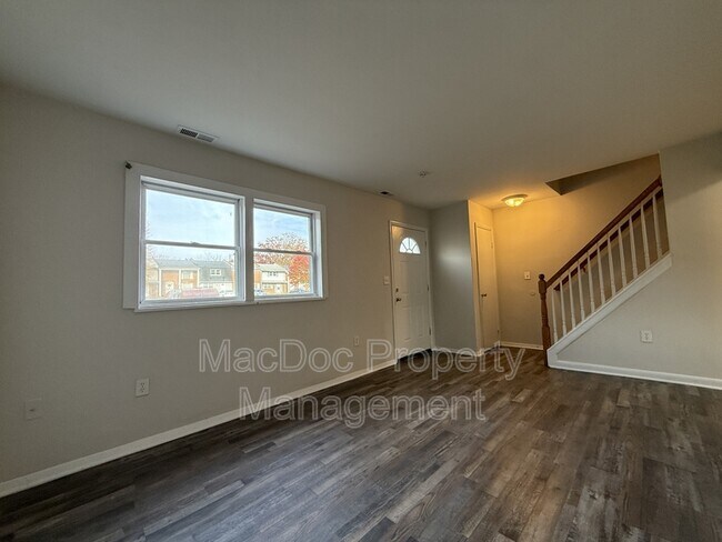 Building Photo - 914 Anvil Rd