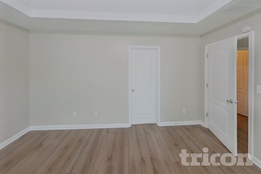 Building Photo - 552 Howell Dr