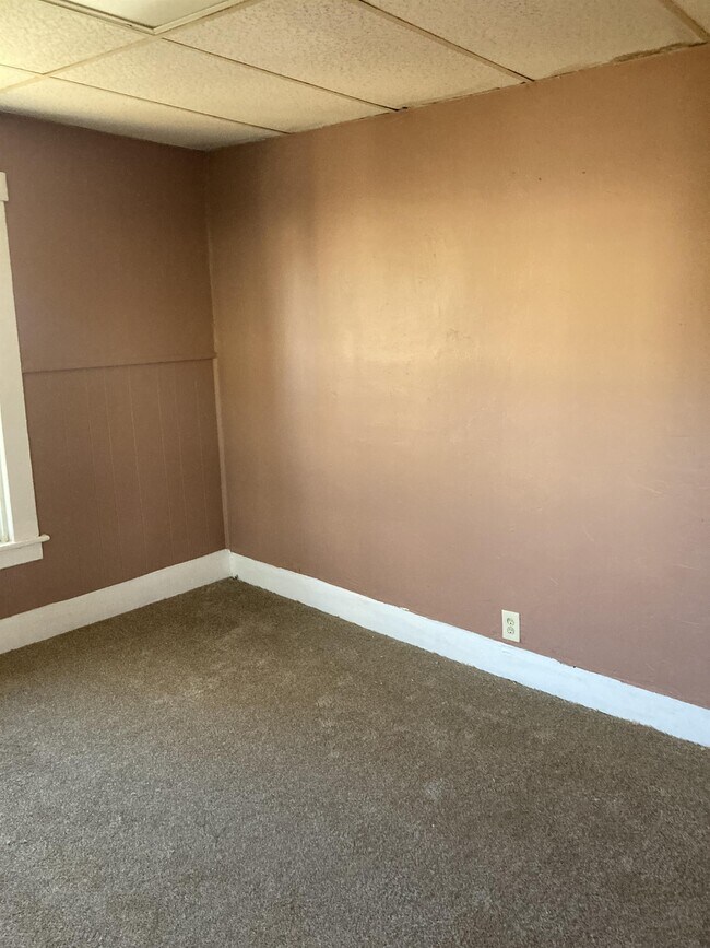 Building Photo - 268 Pleasant St