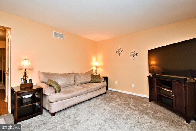 Building Photo - 800 Beacon Ct