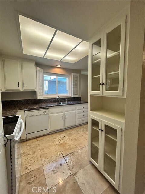 Building Photo - 2404 Via Mariposa W