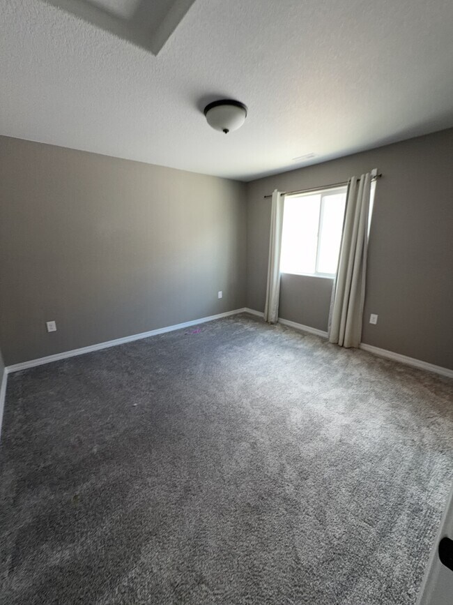 Building Photo - 8353 Graphite Dr