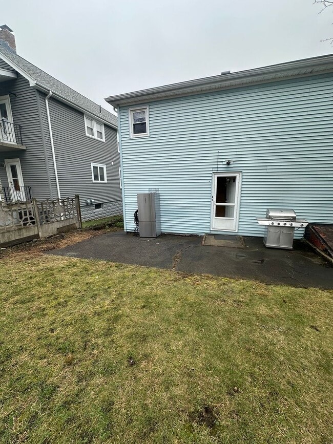 Building Photo - 28 Olcott St