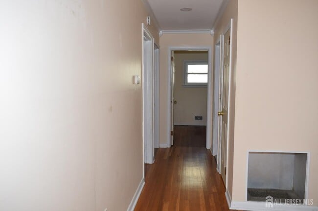 Building Photo - 57 E Tappen St