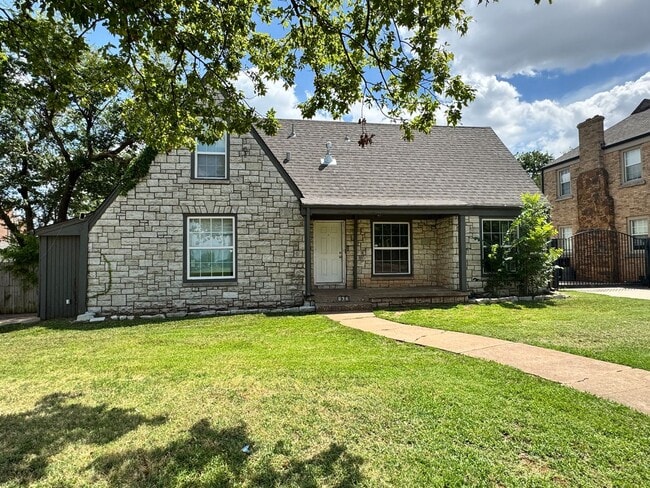Primary Photo - Remodeled Historic Home Near the Capitol, ...