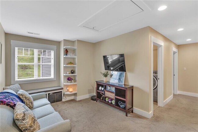 Building Photo - 5525 Fontana Ct