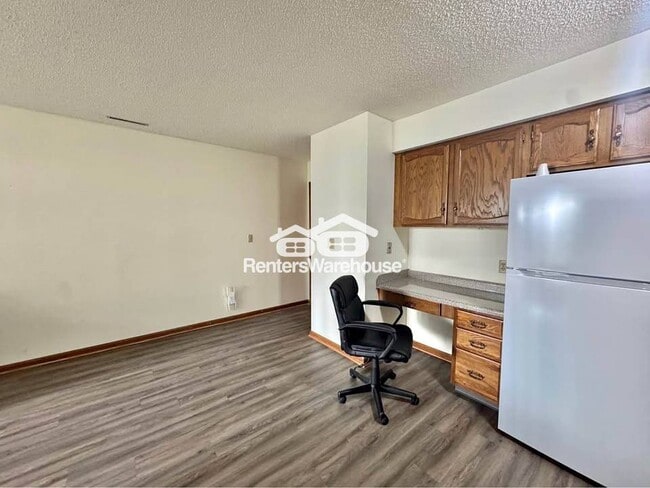 Building Photo - 1115 W 1st St