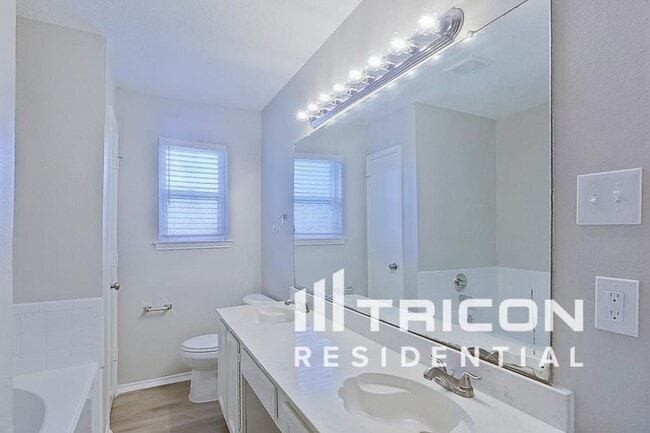 Building Photo - 809 Waggoman Rd