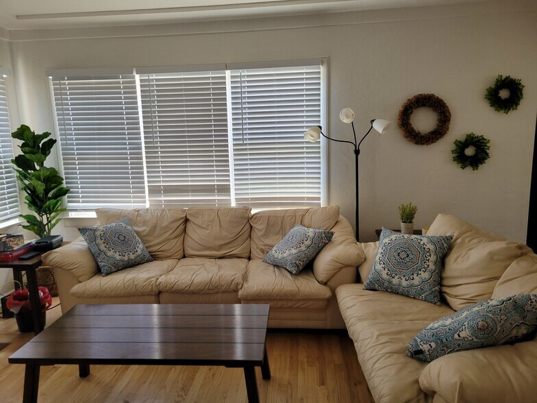 Building Photo - 1120 Evans Ave