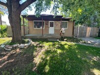 Building Photo - Awesome Eastpointe Ranch with finished basement