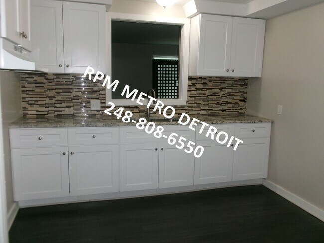 Building Photo - UPDATED COLONIAL HOME IN DETROIT