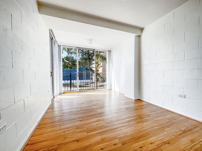 Building Photo - Punchbowl Condo with Off-Street Parking an...