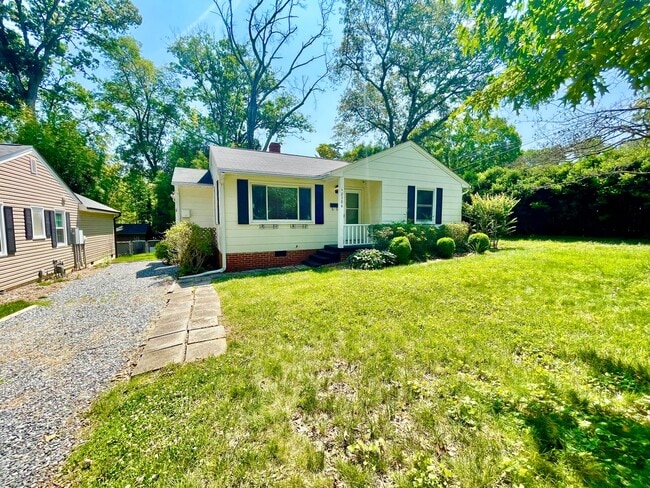 Building Photo - Beautiful 3 Bed 1 Bath Home Located near target shopping center off of Battleground in desirable ...