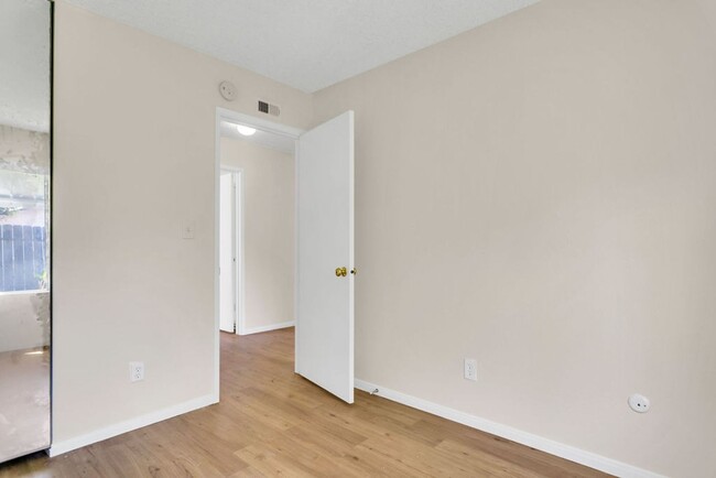 Building Photo - Great single level home in Mira Mesa.  Ava...