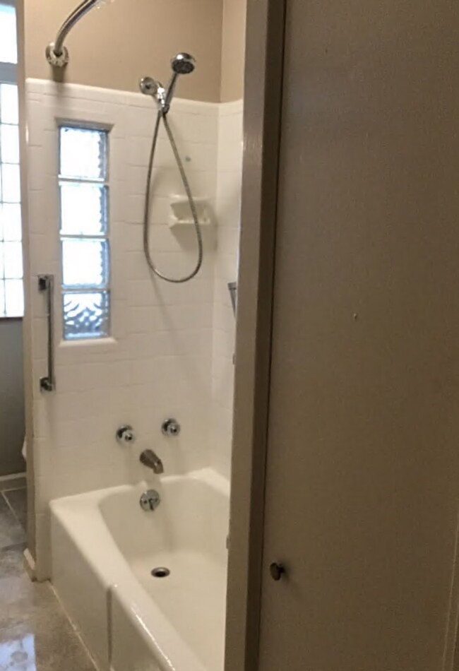 Building Photo - 134 E Queen St