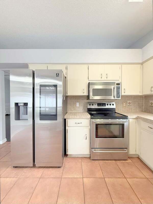 Building Photo - 1118 Hardwood Dr