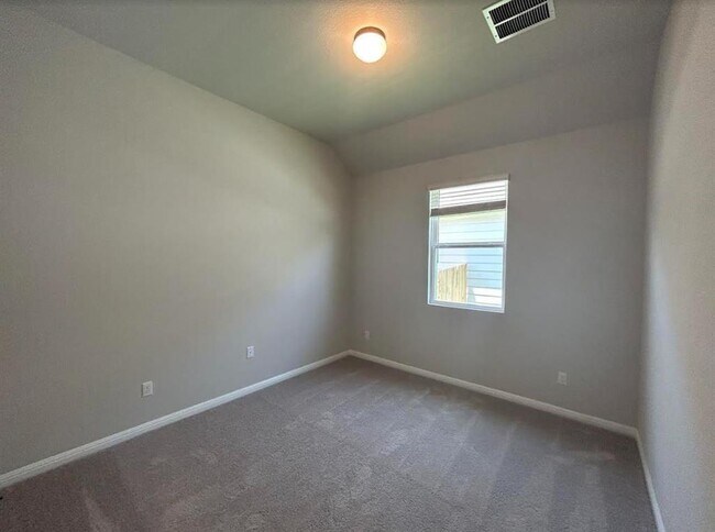 Building Photo - 303 Bear Oak St