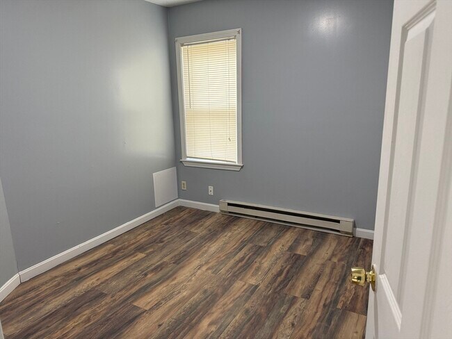 Building Photo - 18 Meadow St