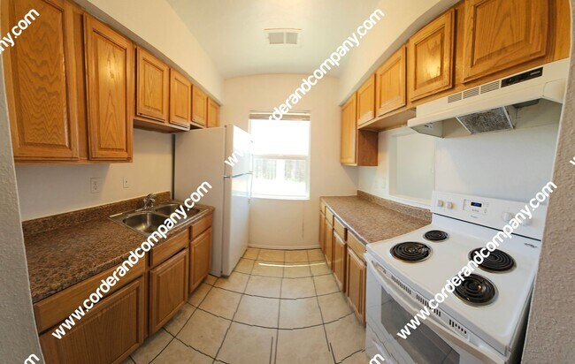 Building Photo - Welcoming 3 Bedroom, 2 Bathroom, 2 Car Gar...