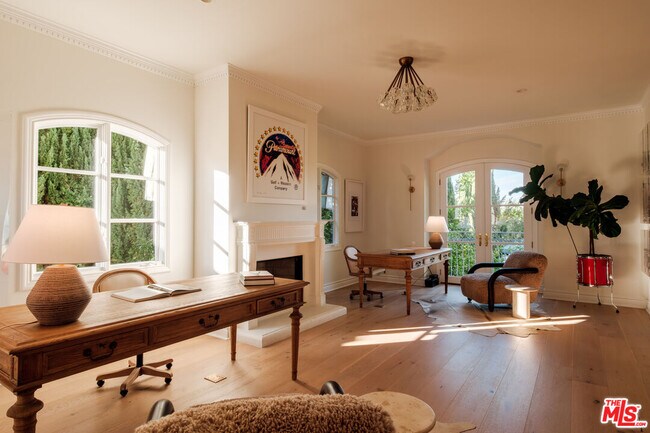 Building Photo - 18875 Pasadero Dr