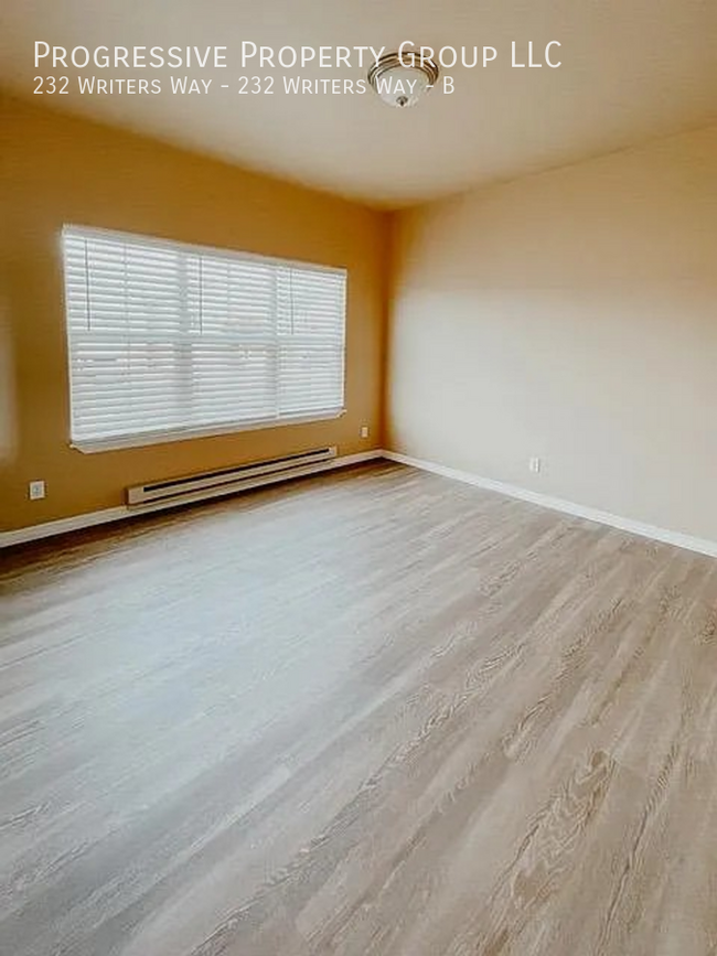 Building Photo - 1-Bedroom Townhome in Downtown Colorado Sp...