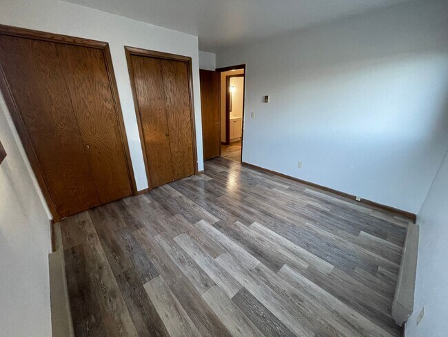 Building Photo - 909 Genrich St