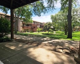 Building Photo - 2205 Arbor Cir