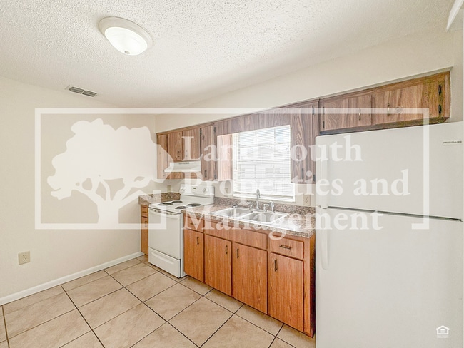 Building Photo - 5847 Charlton Dr