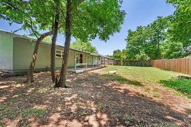 Building Photo - 2502 Cypress Ln