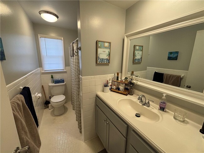 Building Photo - 5835 W Henrietta Rd