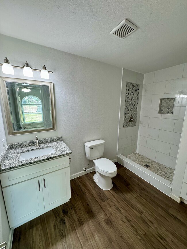 Building Photo - 3003 Lemmontree Ln