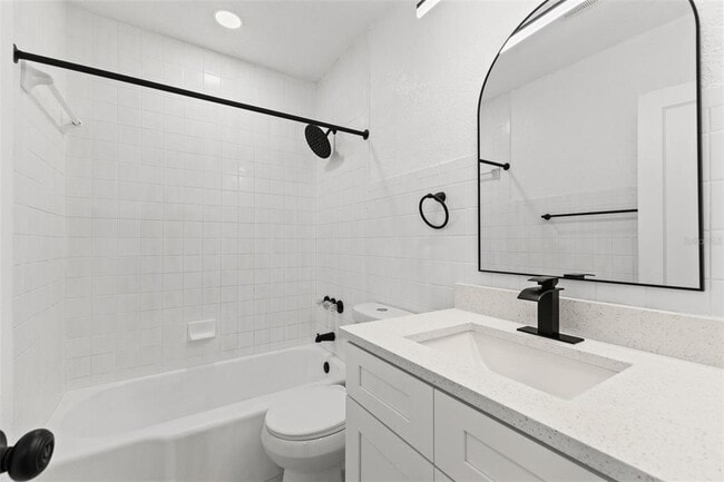 Building Photo - 2008 Oakwood Ave