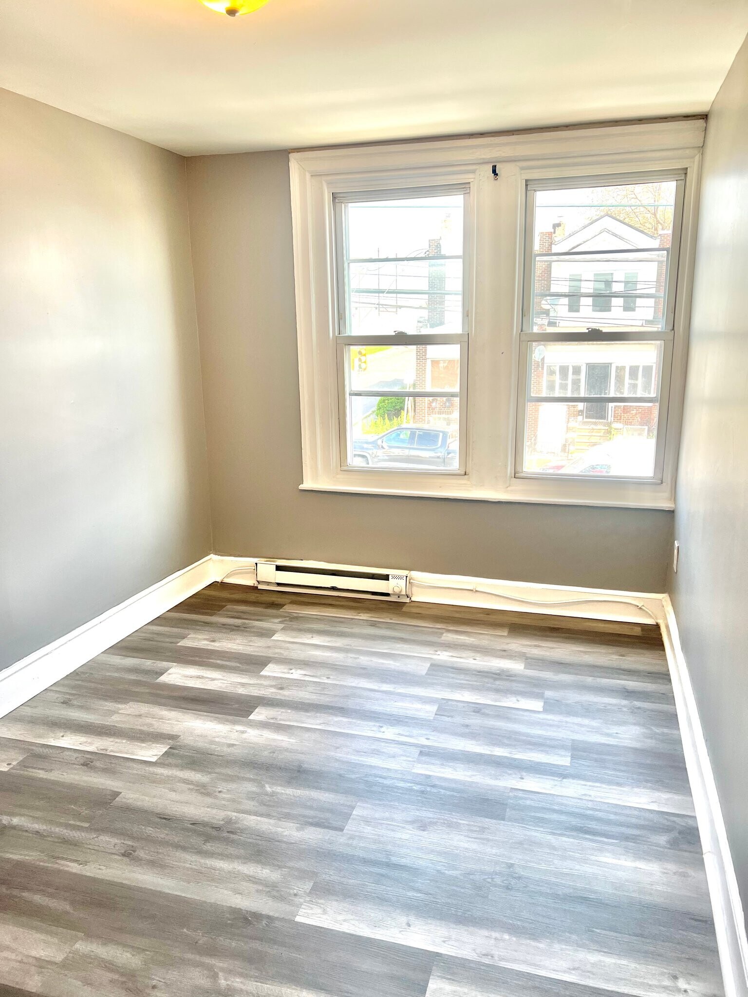 Building Photo - 904 E Tioga St