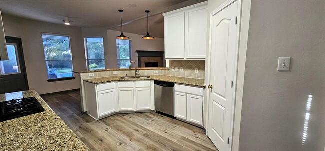 Building Photo - 18411 Autumn Park Dr