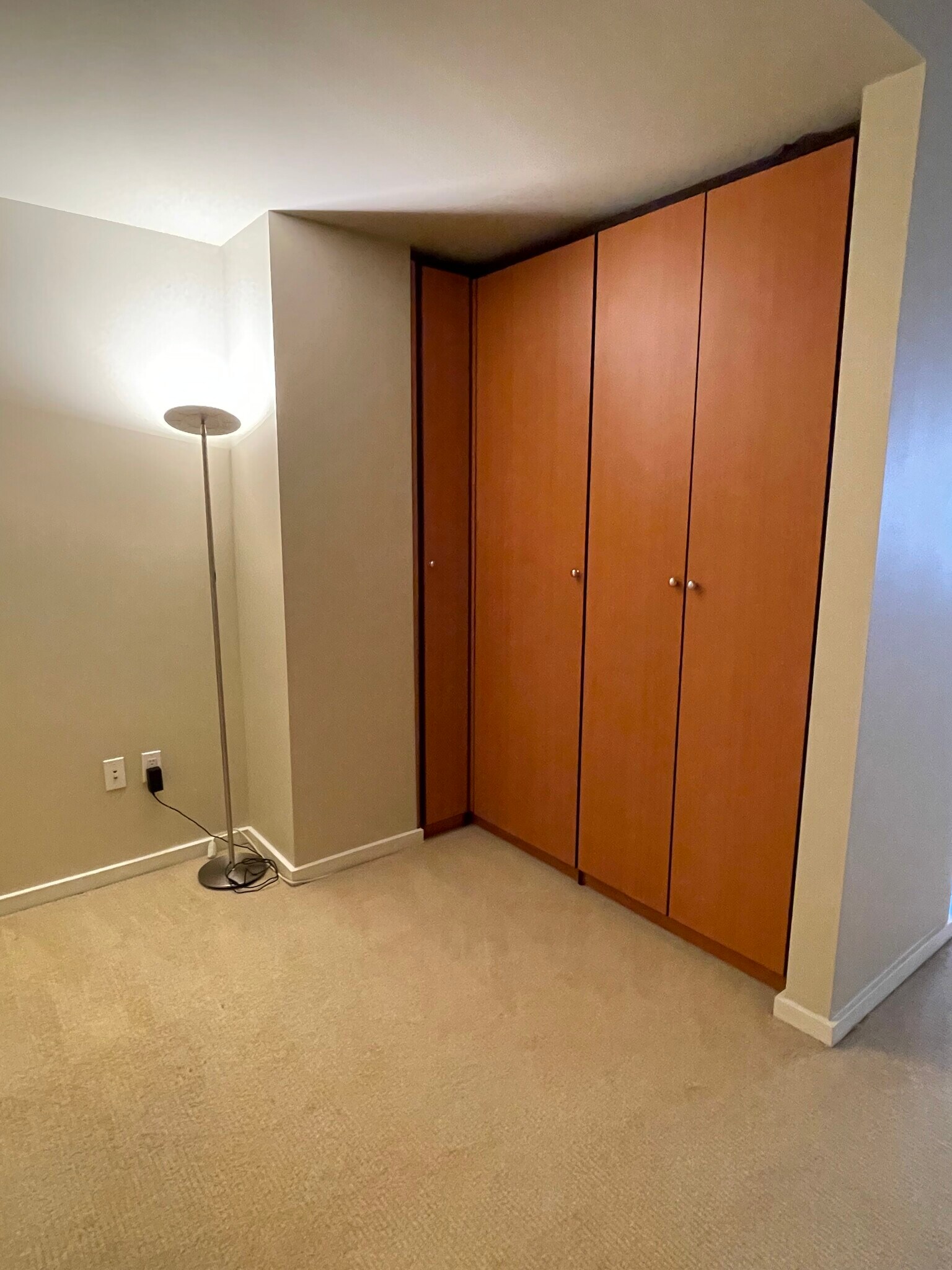 Building Photo - 81 Clay St