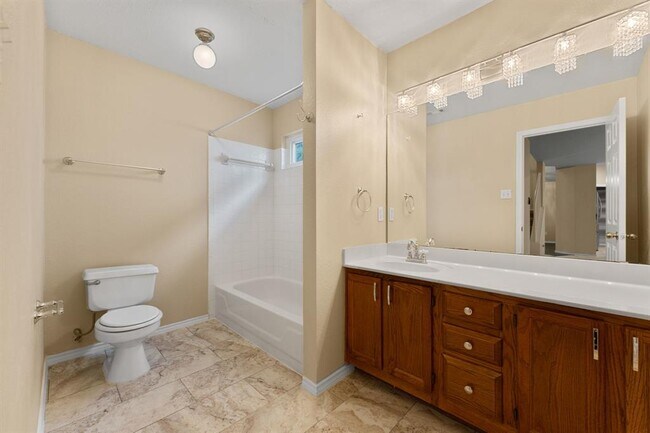 Building Photo - 2104 Lobelia Dr