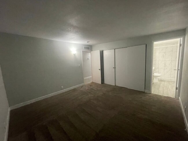 Building Photo - NEWLY REMODELED 3 BEDROOM 2 BATH HOME COME...